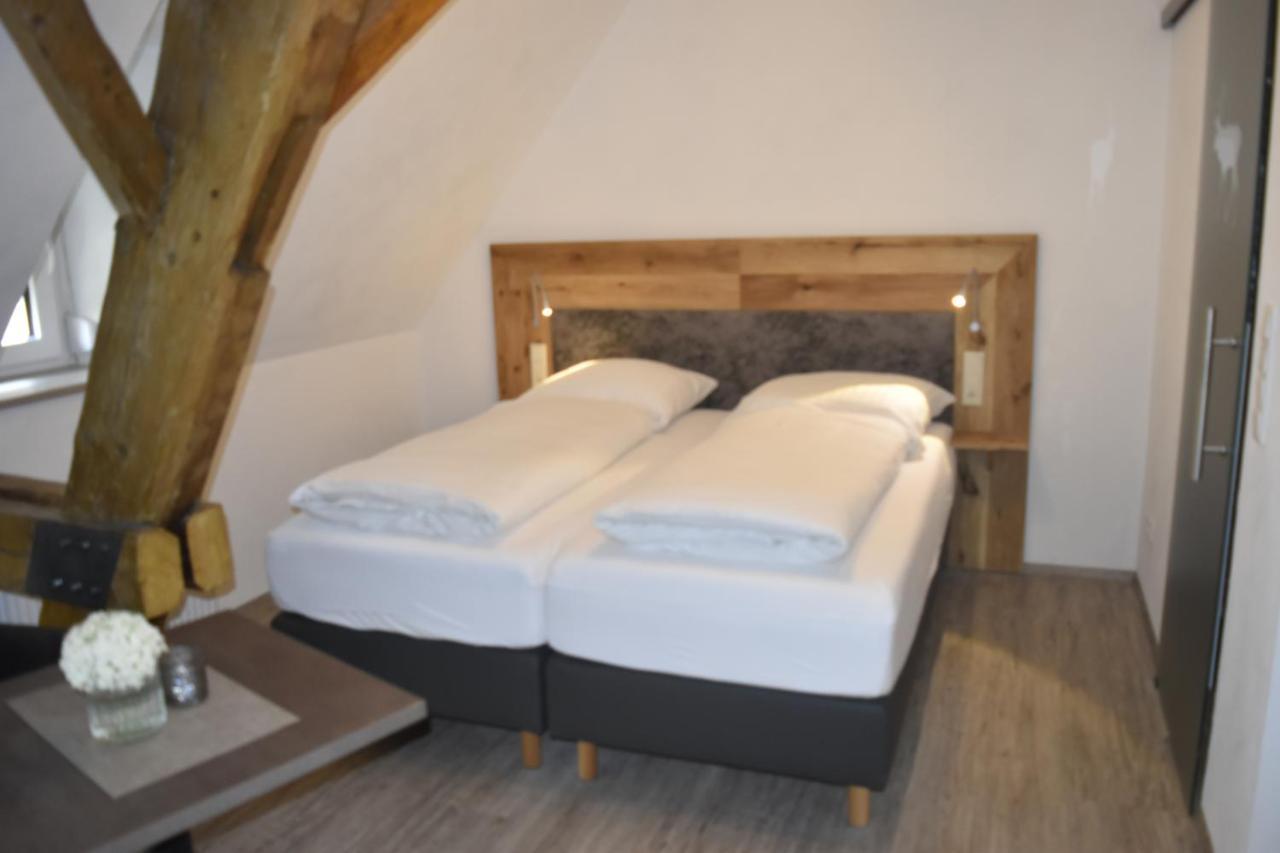 Gasthof Pension Zum Goldenen Hirschen Burgbernheim エクステリア 写真