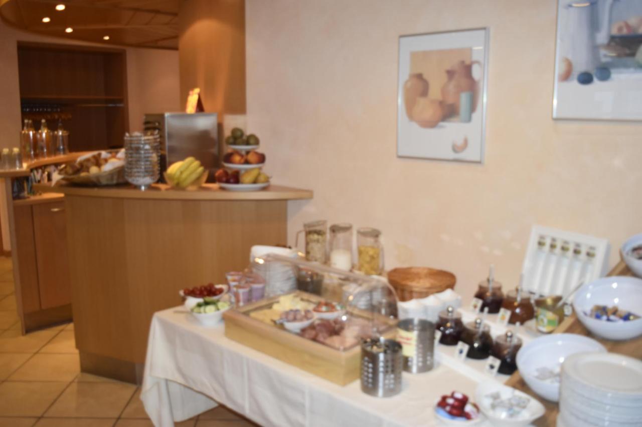 Gasthof Pension Zum Goldenen Hirschen Burgbernheim エクステリア 写真